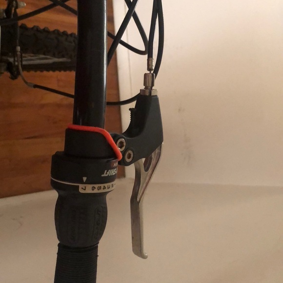 Women’s PINK Mongoose mountain bike - Picture 4 of 4